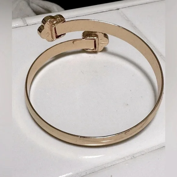 Gold-Tone Black Clover Motif adjustable Cuff Bracelet for Women - Picture 4 of 6